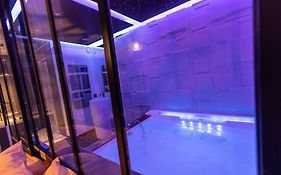 Appartement-jacuzzi / love room à 800m du centre